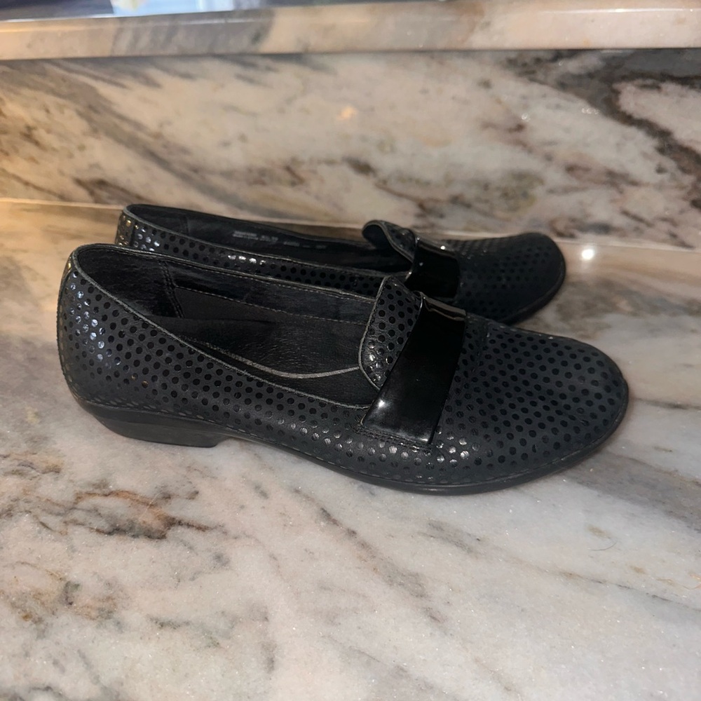 Dansko Size 39 (US Size 8-8.5) Women's Black Polka Dots Slip-On Loafers Shoes - Picture 2 of 8